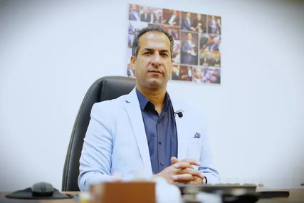 گفت و گو با رئیس مرکز ملی فوتبال در خصوص پروژه بتن ریزی ساختمان خانه فوتبال ساحلی