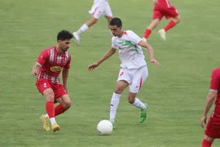 نوجوانان پ
