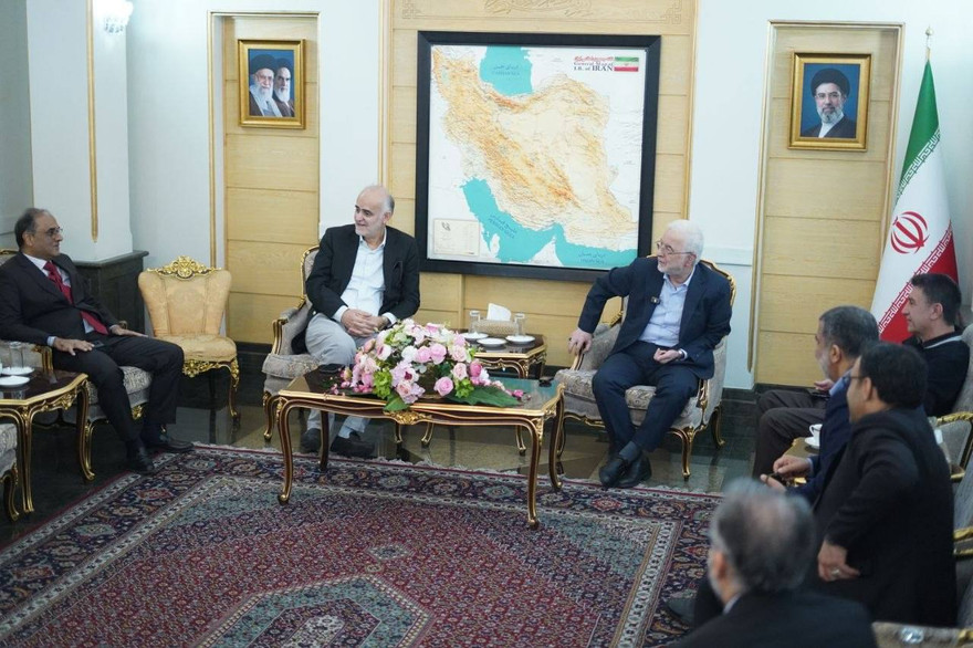 گزارش تصویری/ دیدار وزرای کشور ایران و پاکستان با اعضای تیم ملی در فرودگاه مهرآباد