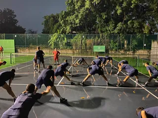 ۶