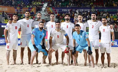دوازده یوزِ پابرهنه برای ایران