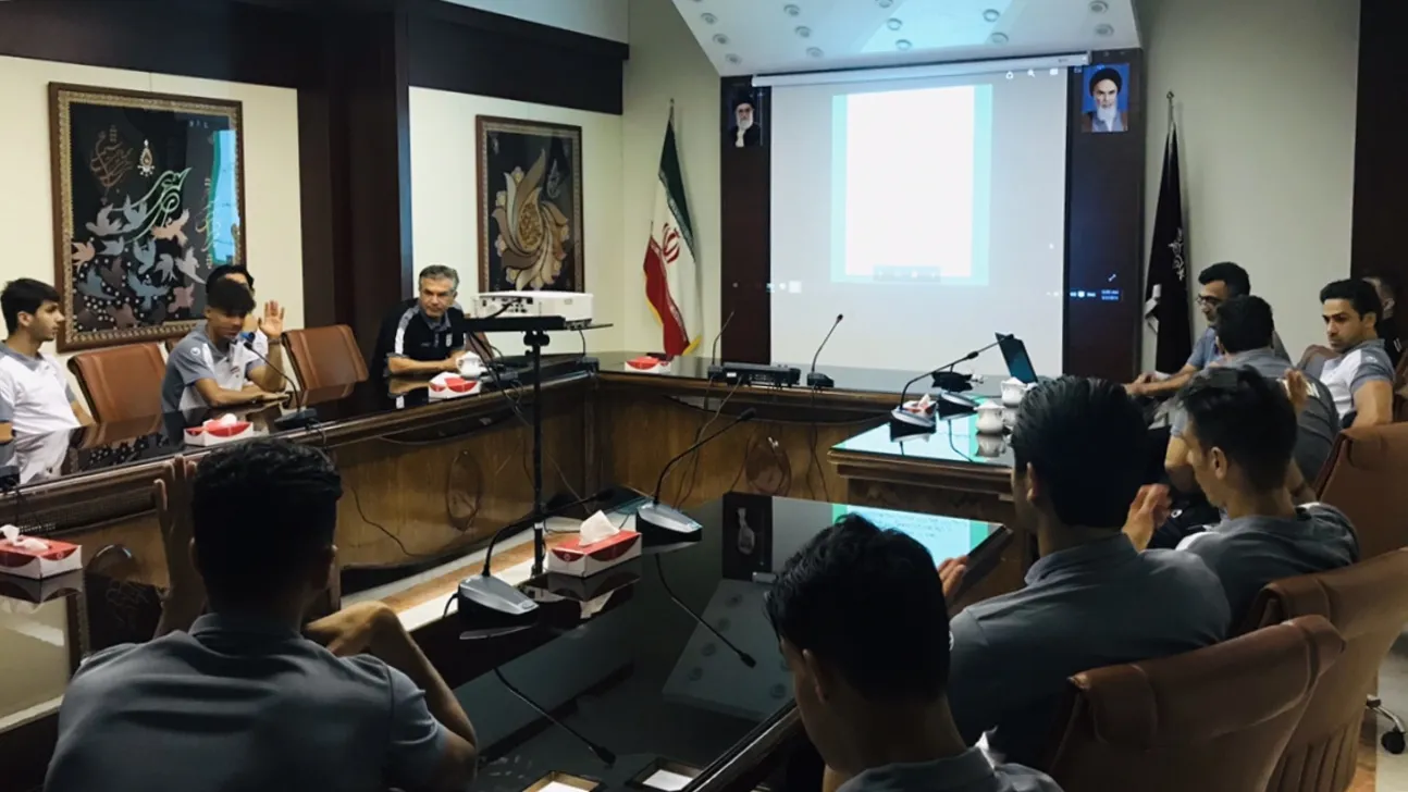 جلسه آناليز بازى هاى تيم اميد در مشهد برگزار شد