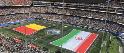پرچم ۵۰ متری ایران بر زمین ورزشگاه سوفای لس آنجلس فرش شد