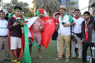 حضور هواداران ایران و عمان مقابل ورزشگاه محمد بن زاید