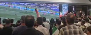 زنده از فرودگاه مهرآباد / حضور پر شور مردم ایران برای استقبال از ملی پوشان