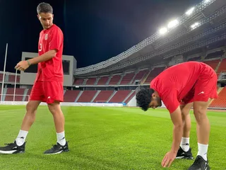 ۸۸۶