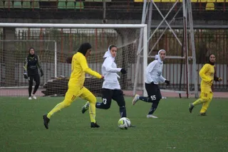 فوتبال بانوان 1