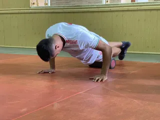۶