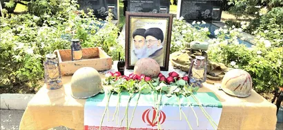 ادای احترام ملی‌پوشان نوجوانان و فوتسال بانوان به شهدای دفاع مقدس