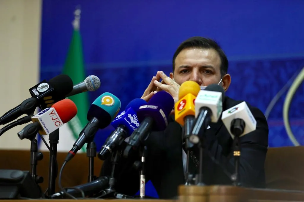 عزیزی‌خادم: مجمع فدراسیون فوتبال نشان داد که دستوری عمل نمی‌کند
