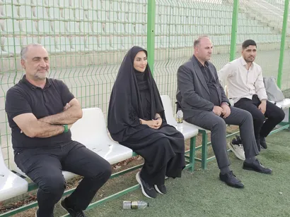 سرمربی تیم ملی امید در تمرین شاگردان حدادی‌فر