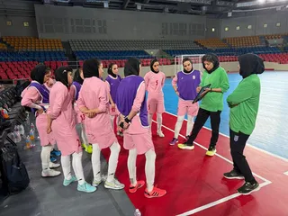 ۷۶
