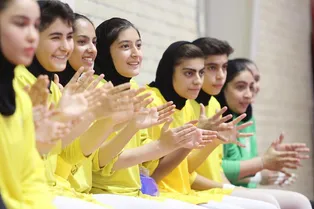شریف 19 بازیکن را به خط کرد