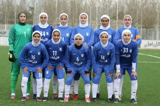 بازی دوستانه تیم جوانان و بزرگسالان بانوان