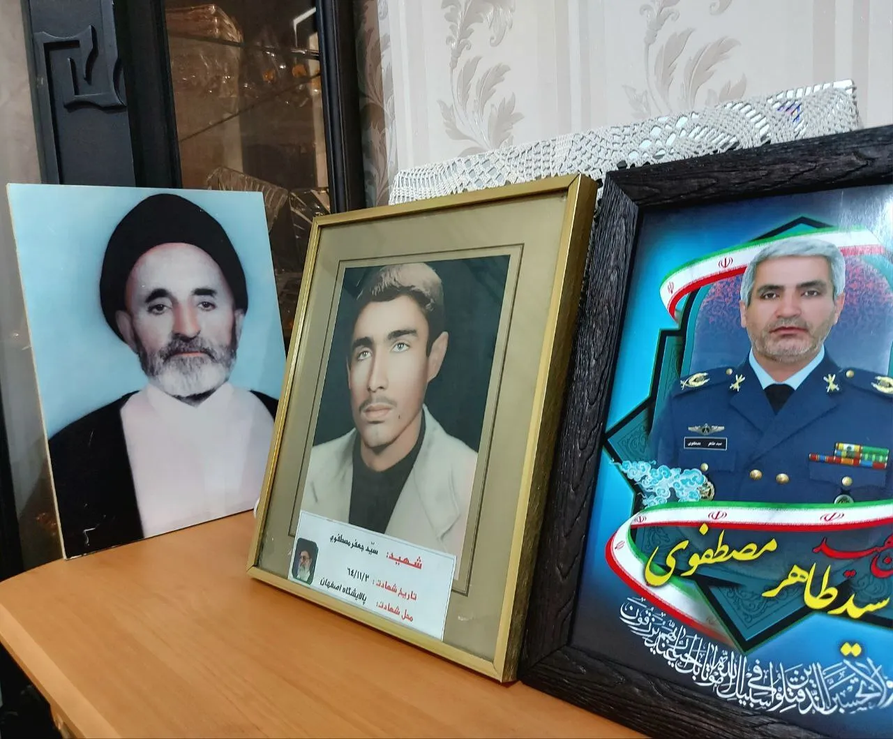 دیدار نایب رئیس فدراسیون و اعضای تیم ملی جوانان ایران در منزل خانواده شهید راه خدمت