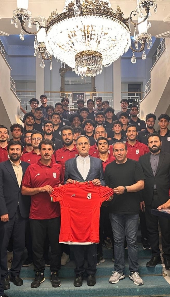 دیدار اعضای تیم ملی جوانان با سفیر ایران در آنکارا دیدار اعضای تیم ملی جوانان با سفیر ایران در آنکارا