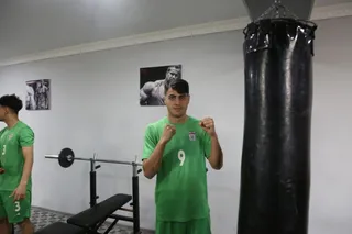 ۳