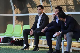 اهدا گل به خبرنگاران