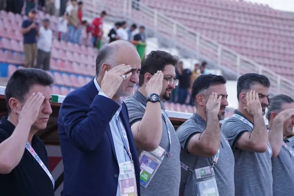 نبی: چو ایران نباشد تن من مباد