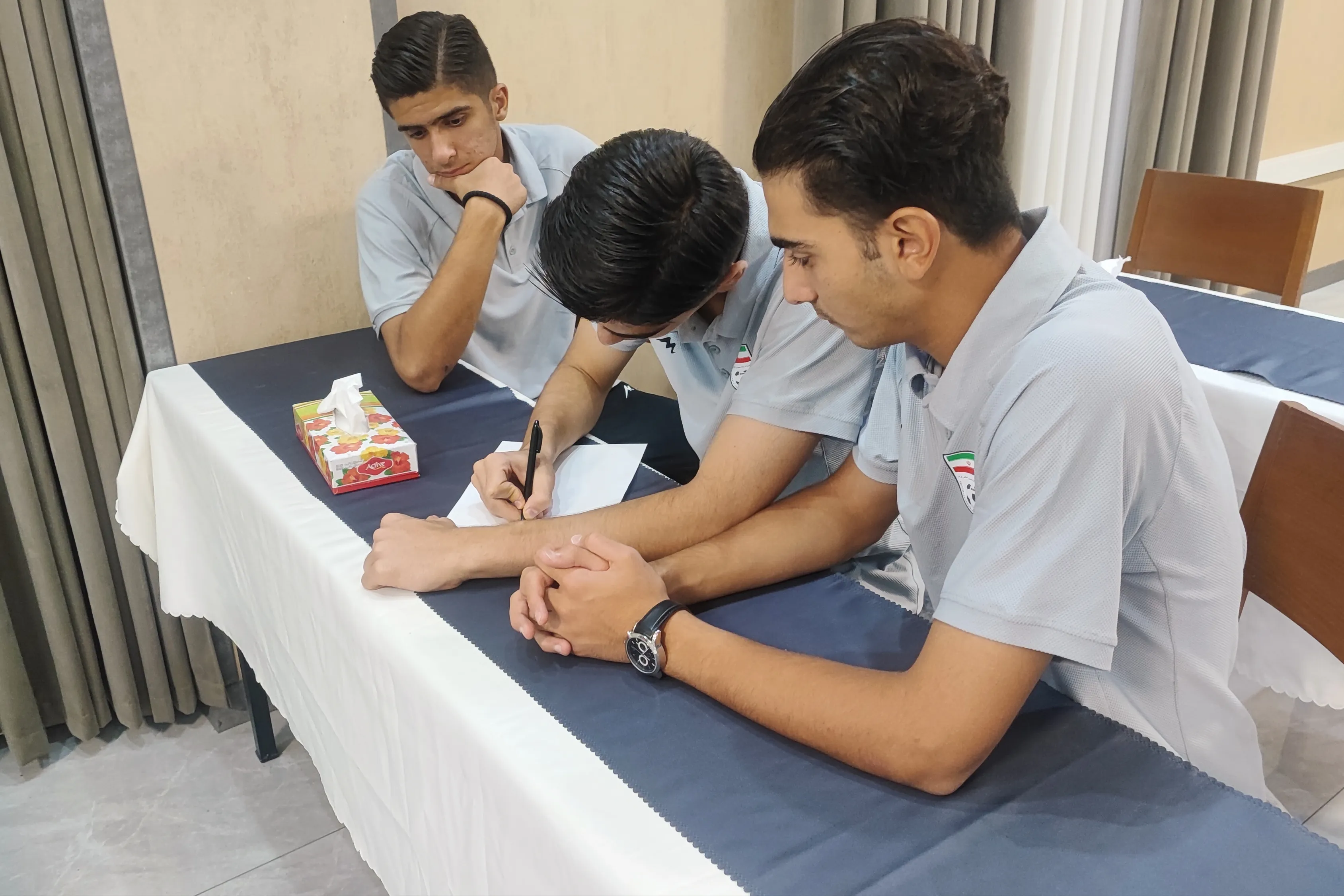 نوجوانان نوجوانان