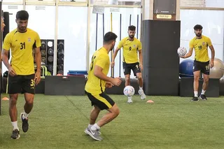 ۸