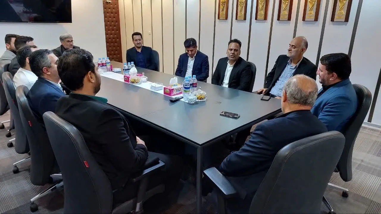 برگزاری نشست استاندار یزد با رئیس فدراسیون فوتبال و اعضای هئیت رئیسه