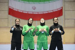 ۶