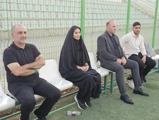 سرمربی تیم ملی امید در تمرین شاگردان حدادی‌فر