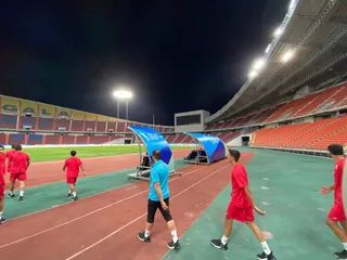 ۸۸۶