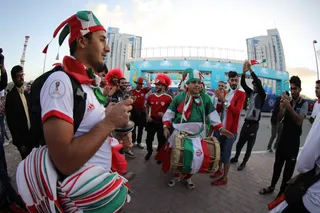 حضور هواداران ایران و عمان مقابل ورزشگاه محمد بن زاید