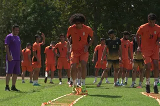 ۸