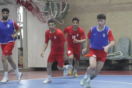 همراه با ملی پوشان فوتسال ایران