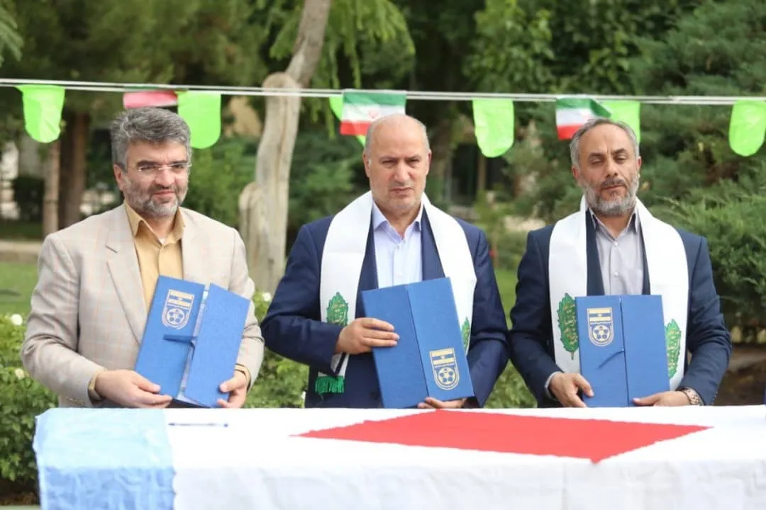  آئین بر افراشتن پرچم متبرک امام رضا(ع) برگزار شد