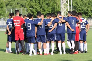 اهدا گل به خبرنگاران