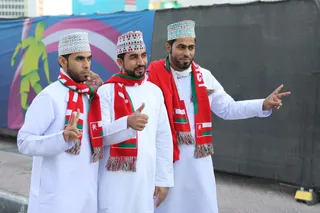 حضور هواداران ایران و عمان مقابل ورزشگاه محمد بن زاید