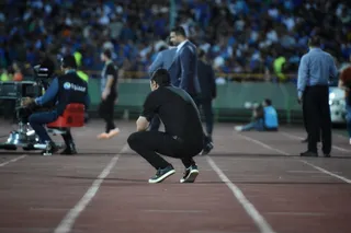 است