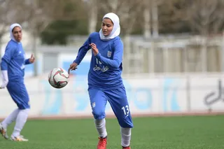 بازی دوستانه تیم جوانان و بزرگسالان بانوان