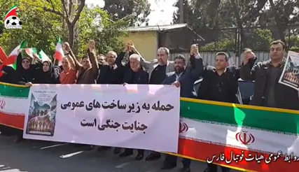 ویدئو / حضور جامعه ورزش از جمله فوتبال در کنار مردم در حلقه انسانی شیراز در حفاظت از نیروگاه