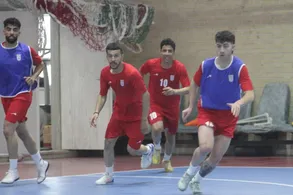 همراه با ملی پوشان فوتسال ایران