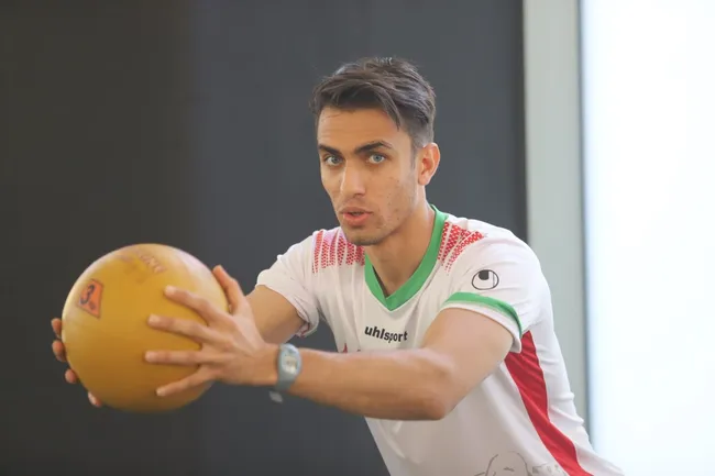 عكس