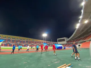 ۸۸۶