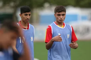 زیر 16