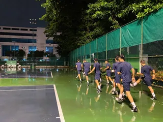 ۶