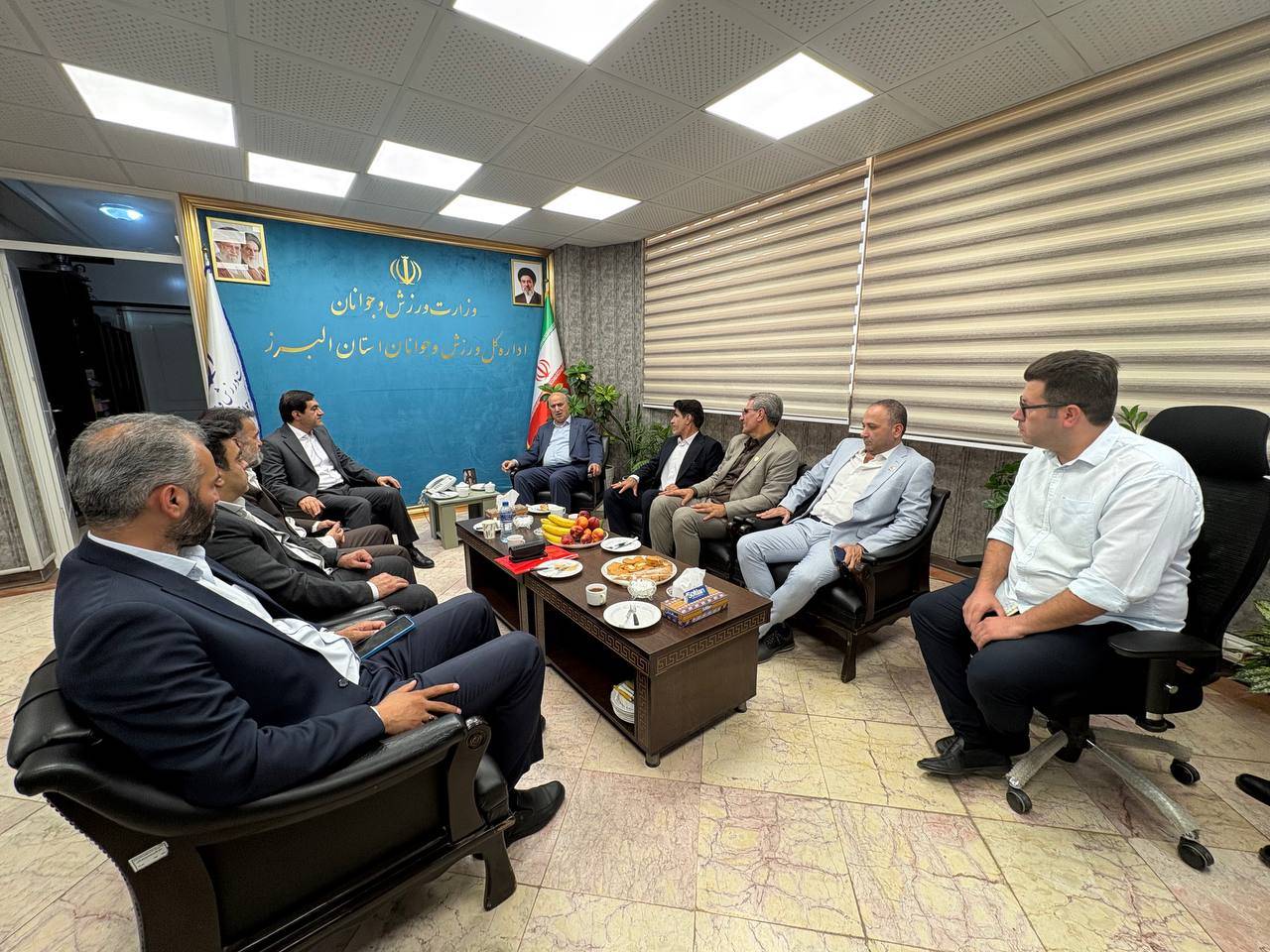 نشست ریاست فدراسیون با مسئولان اداره کل ورزش و هیات فوتبال البرز 