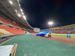 ۸۸۶