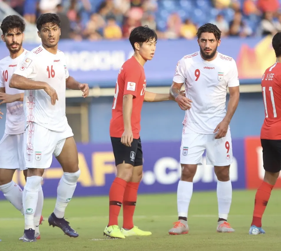 بازيكنان كره و ازبكستان مدت ها در كنار هم بودند