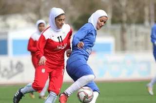 بازی دوستانه تیم جوانان و بزرگسالان بانوان