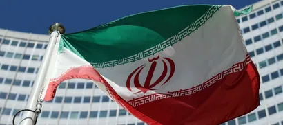 برافراشتن پرچم