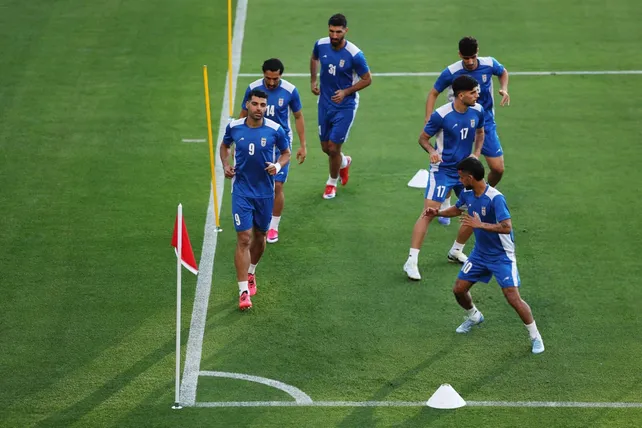 چشم به راه یک نمایش تمام ایرانی