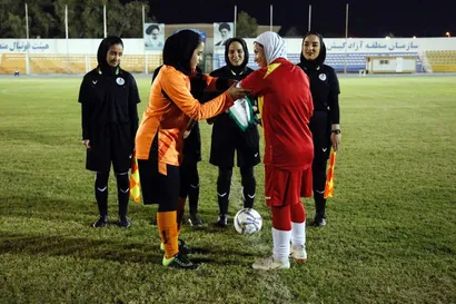 دیدار تیم ملی فوتبال بانوان با تیم منتخب کیش